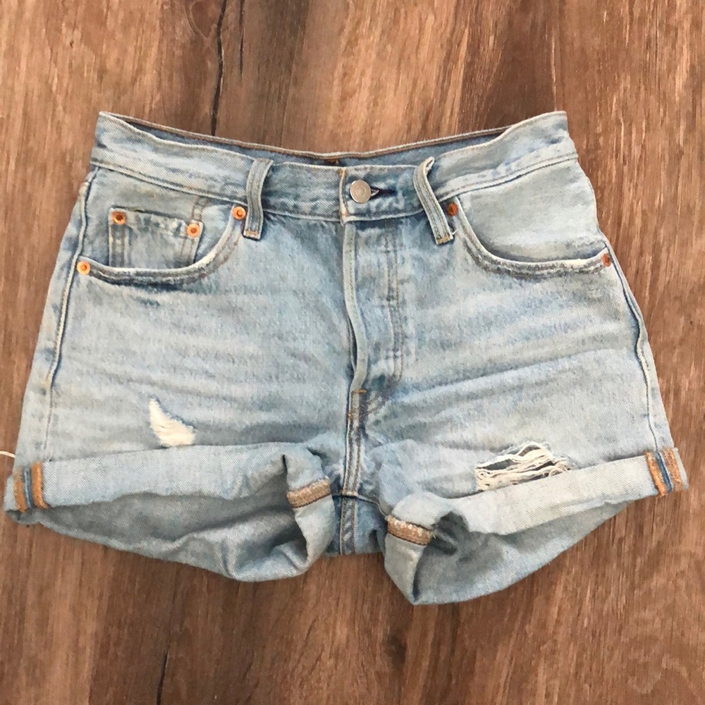 Levi 501 shorts Sz 25